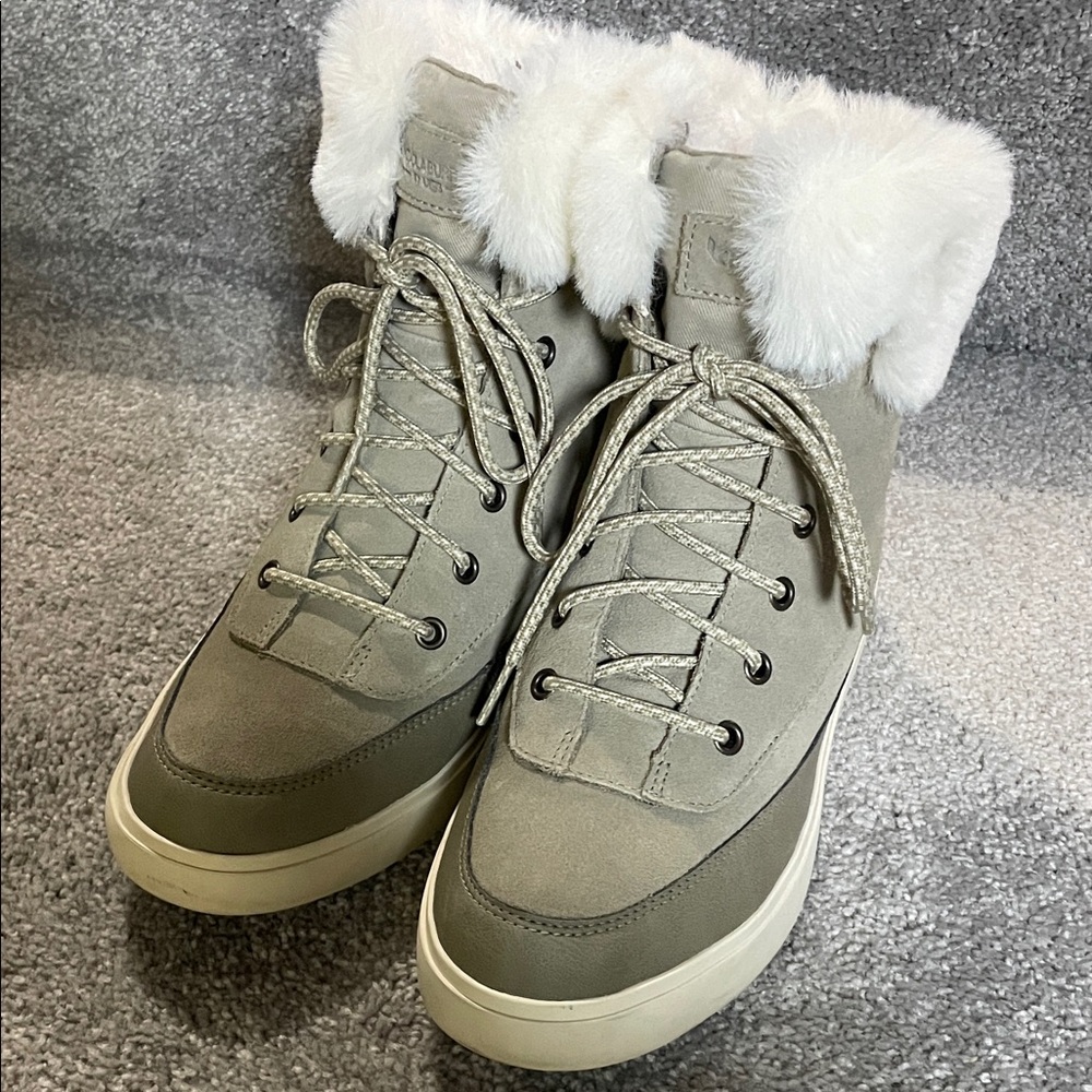 Koolaburra Gray and Cream Winter Boots with Fur Trim